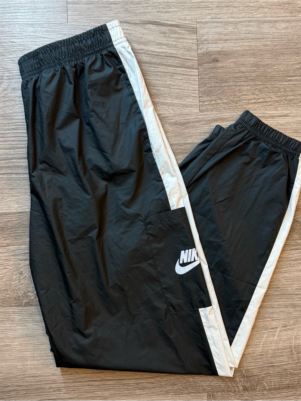 Nike Women’s Standard Fit Mid-Rise Track Pants/Size Small/90s Retro Sport Style